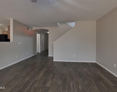 3315 W Fraktur Road - Photo Thumbnail 2