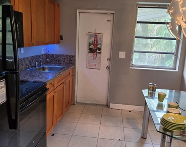 5926 Taft Street - Photo Thumbnail 2