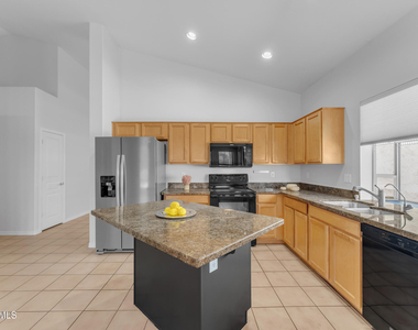13867 E Paradise Lane - Photo Thumbnail 8