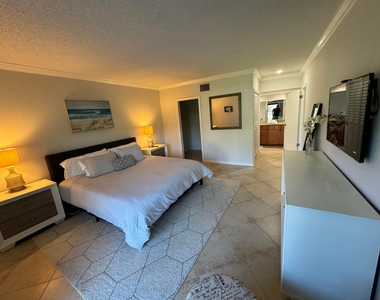 11863 Wimbledon Circle - Photo Thumbnail 10