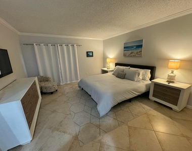 11863 Wimbledon Circle - Photo Thumbnail 18