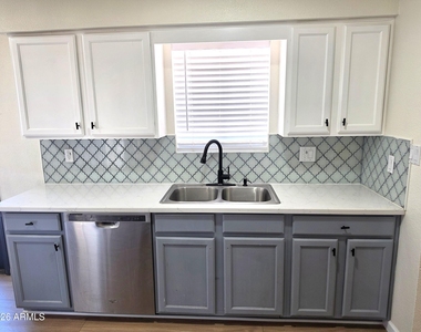 1736 E Frye Road - Photo Thumbnail 1
