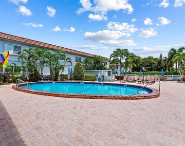 669 W Oakland Park Boulevard W - Photo Thumbnail 9