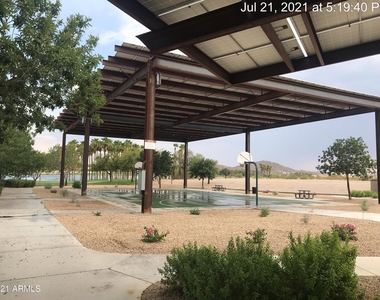 17584 W Acacia Court - Photo Thumbnail 8