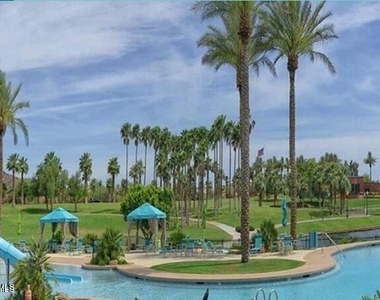 17584 W Acacia Court - Photo Thumbnail 12