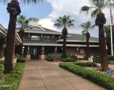 17584 W Acacia Court - Photo Thumbnail 2