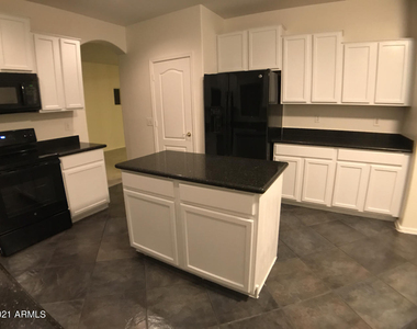 17584 W Acacia Court - Photo Thumbnail 26