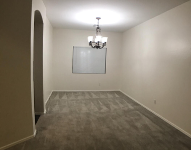 17584 W Acacia Court - Photo Thumbnail 29