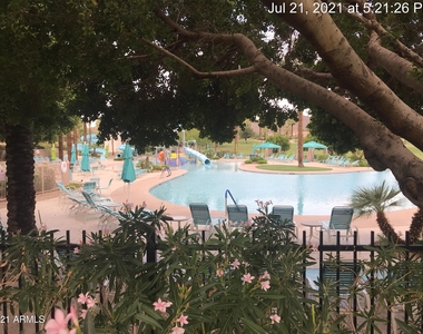17584 W Acacia Court - Photo Thumbnail 9