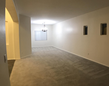 17584 W Acacia Court - Photo Thumbnail 30