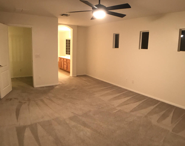 17584 W Acacia Court - Photo Thumbnail 36