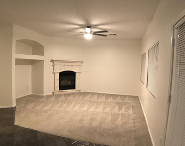 17584 W Acacia Court - Photo Thumbnail 27