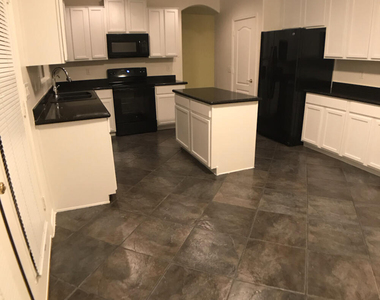 17584 W Acacia Court - Photo Thumbnail 22