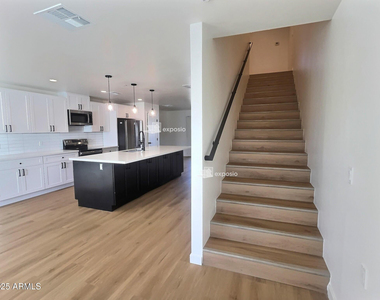 2502 E Paradise Lane - Photo Thumbnail 16