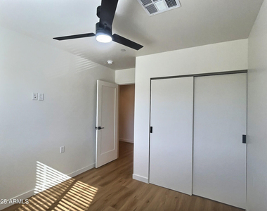 2502 E Paradise Lane - Photo Thumbnail 30