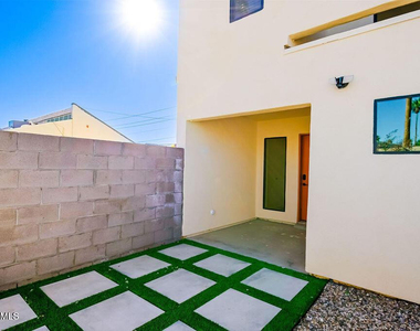 2502 E Paradise Lane - Photo Thumbnail 35