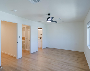 2502 E Paradise Lane - Photo Thumbnail 24