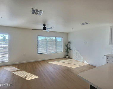 2502 E Paradise Lane - Photo Thumbnail 17