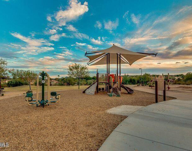 2502 E Paradise Lane - Photo Thumbnail 41