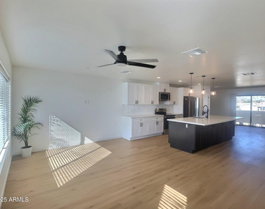 2502 E Paradise Lane - Photo Thumbnail 19