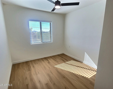 2502 E Paradise Lane - Photo Thumbnail 31