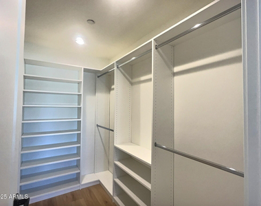 2502 E Paradise Lane - Photo Thumbnail 27