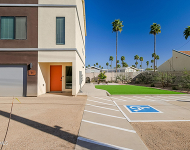 2502 E Paradise Lane - Photo Thumbnail 2