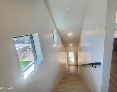 2502 E Paradise Lane - Photo Thumbnail 21