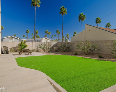 2502 E Paradise Lane - Photo Thumbnail 3