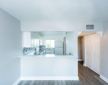 601 S Indian River Drive - Photo Thumbnail 3