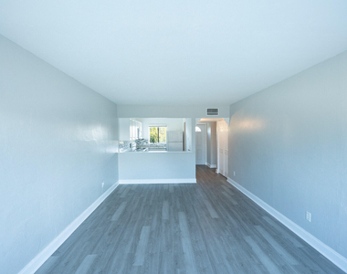 601 S Indian River Drive - Photo Thumbnail 4