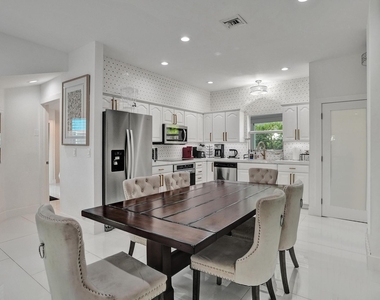 833 Sw 17th Street - Photo Thumbnail 4