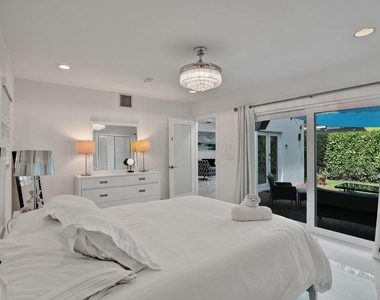 833 Sw 17th Street - Photo Thumbnail 8