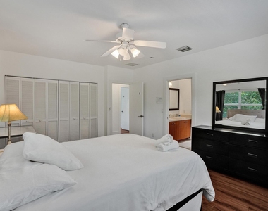 833 Sw 17th Street - Photo Thumbnail 34
