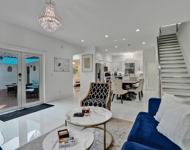 833 Sw 17th Street - Photo Thumbnail 3