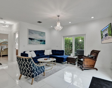 833 Sw 17th Street - Photo Thumbnail 5
