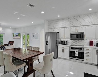 833 Sw 17th Street - Photo Thumbnail 13