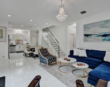 833 Sw 17th Street - Photo Thumbnail 2