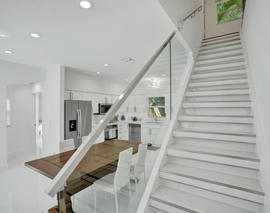 833 Sw 17th Street - Photo Thumbnail 1
