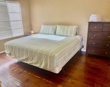 1633 E Lakeside Drive - Photo Thumbnail 14