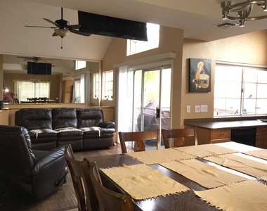 1633 E Lakeside Drive - Photo Thumbnail 17
