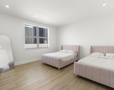 1865 S Ocean Drive - Photo Thumbnail 15