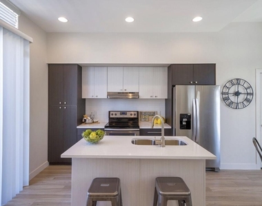 2015 N 50th Street - Photo Thumbnail 3