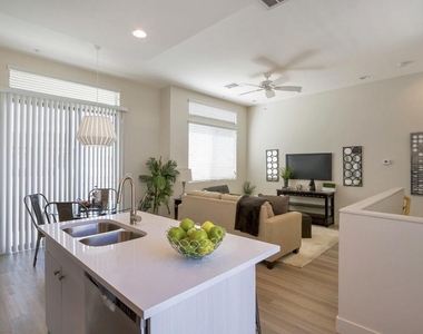 2015 N 50th Street - Photo Thumbnail 4