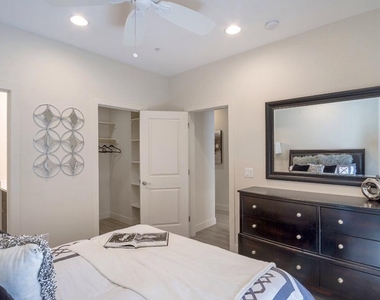 2015 N 50th Street - Photo Thumbnail 7