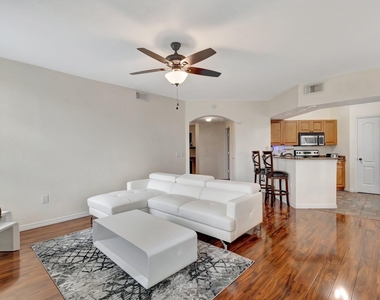 1207 Belmont Place - Photo Thumbnail 6