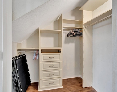 1207 Belmont Place - Photo Thumbnail 36