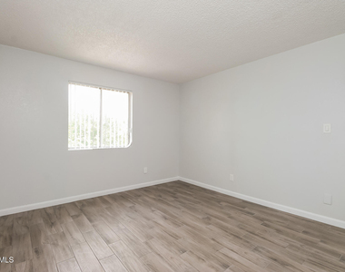 1050 W University Drive - Photo Thumbnail 7
