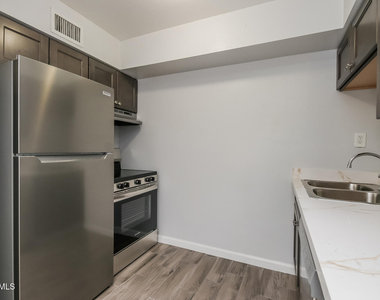 1050 W University Drive - Photo Thumbnail 6