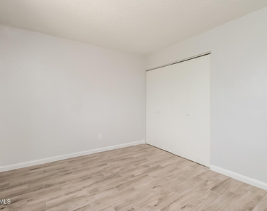 1050 W University Drive - Photo Thumbnail 11